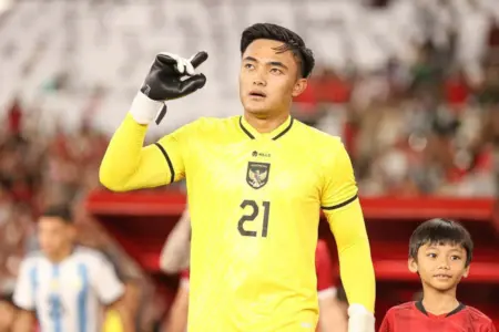 Ernando Ari Bisa Diandalkan usai Emil Audero Cedera, Tapi Ada Kekhawatiran? Ernando Ari berpeluang gantikan posisi Emil Audero