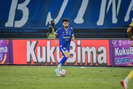 Bek Persib Bandung asal Irak, Frans Putros