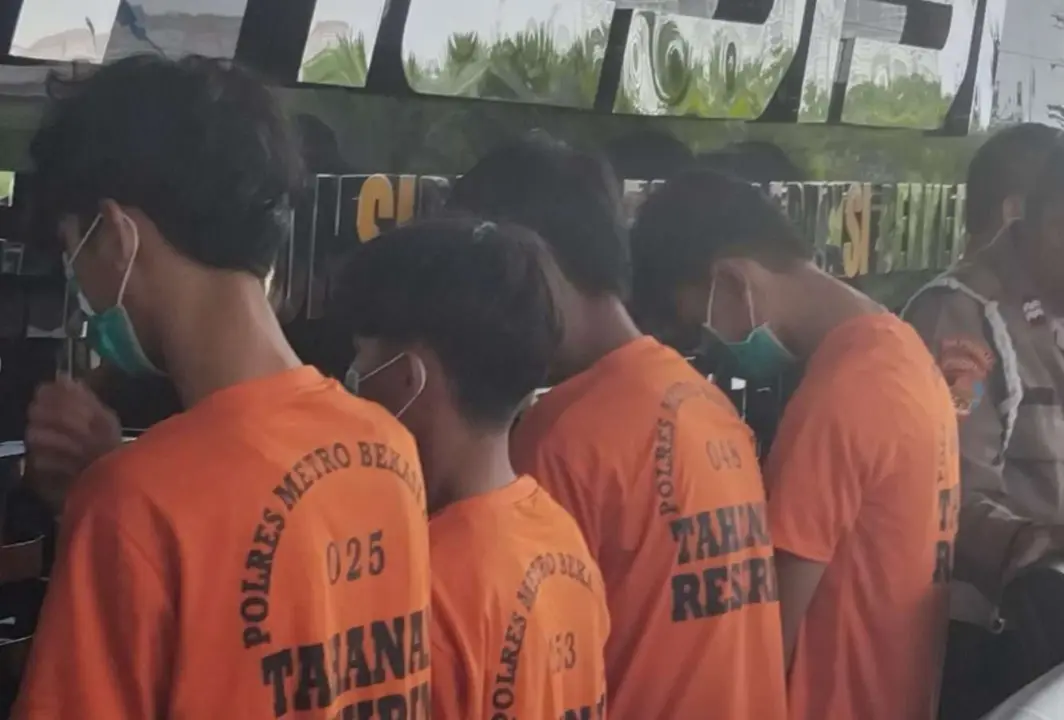 Polres Metro Bekasi Kota menangkap empat pelaku tawuran antar geng yang mengakibatkan satu korban meninggal dunia. (istimewa)