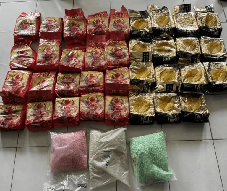 Barang bukti sabu dan ekstasi yang berhasil disita Bareskrim Polri dari sebuah jaringan pengedar narkoba.