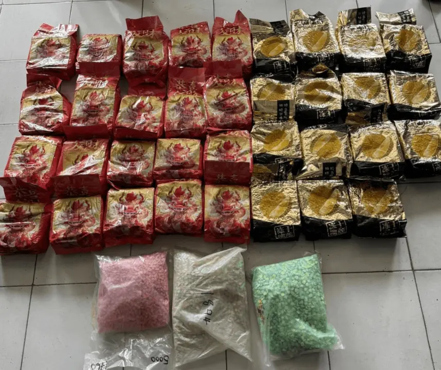 Barang bukti sabu dan ekstasi yang berhasil disita Bareskrim Polri dari sebuah jaringan pengedar narkoba.