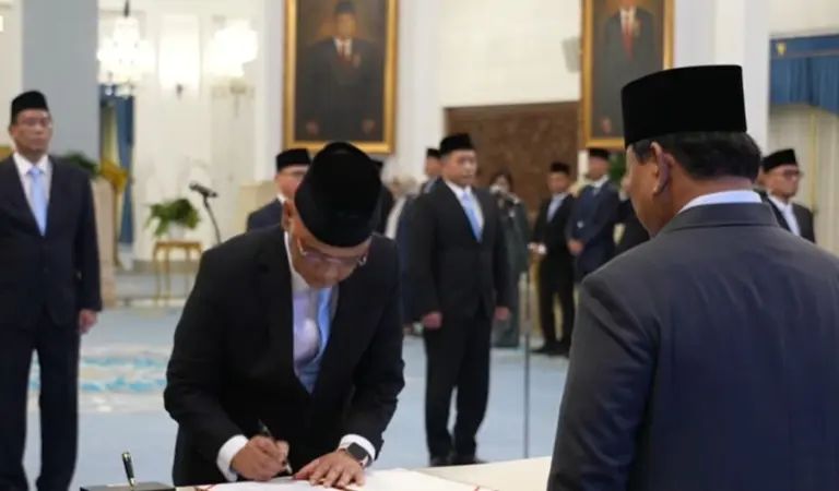 Gus Irfan resmi dilantik sebagai Menteri Haji dan Umrah oleh Presiden Prabowo Subianto di Istana Negara, Jakarta, Senin (8/9/2025).