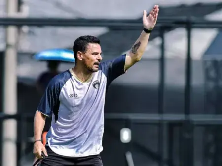 Berawal Dari Kegagalan Penalti Luciano Guaycochea, Carlos Pena : Kami Bertahan Dengan Baik