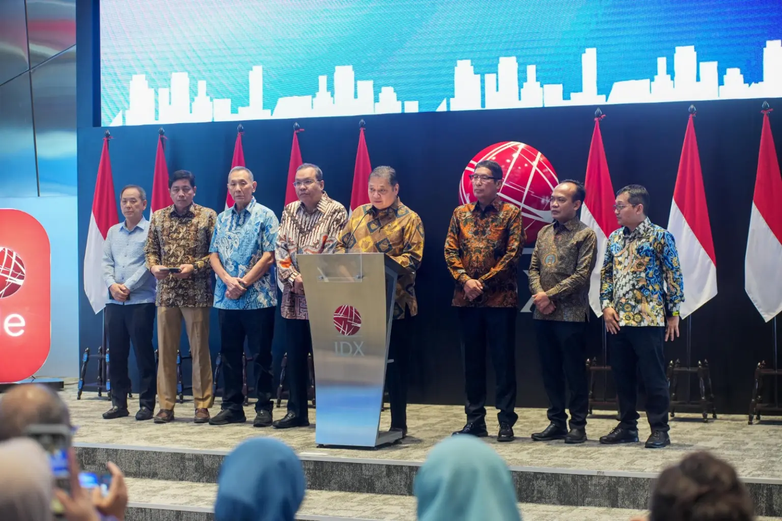 Menko Perekonomian Minta Pengusaha dan Investor Tetap Tenang Menteri Koordinator Perekonomian Airlangga Hartarto pada Konferensi Pers terkait Stabilitas Pasar Modal Indonesia di Kantor Bursa Efek Indonesia, Jakarta, Senin (1/9/2025). (Humas Ekon)