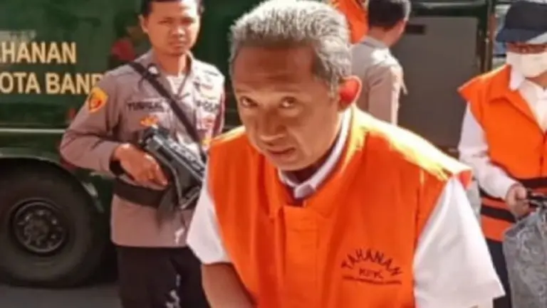 Mantan Wali Kota Bandung Yana Mulyana saat menjalani sidang perkara suap pengadaan CCTV Bandung Smart City. (istimewa)