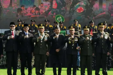 Dedi Mulyadi Sampaikan Pesan saat HUT TNI 80 Gubernur Jawa Barat Dedi Mulyadi menghadiri Upacara Militer, Parade, dan Defile Peringatan HUT ke-80 TNI di Lapangan Makodam III/Siliwangi, Kota Bandung, Minggu (5/10/2025). (istimewa)