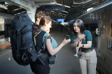 Sebanyak 59.125 wisatawan mancanegara telah menggunakan layanan kereta api dari wilayah Daerah Operasi 2 Bandung pada periode Januari hingga September 2025. (Humas Daop 2 Bandung)