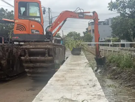 Antisipasi Banjir di Bumi Orange, Pemkab Keruk Sedimentasi Sungai Antisipasi Banjir di Bumi Orange, Pemkab Keruk Sedimentasi Sungai