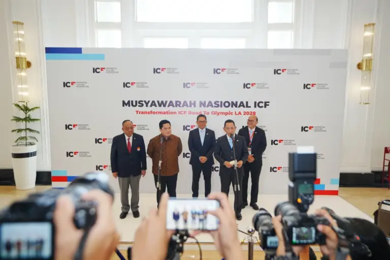 Ketua Umum Pengurus Besar Ikatan Sport Sepeda Indonesia Listyo Sigit Prabowo memberikan keterangan pers usai pembukaan Musyawarah Nasional PB ISSI di Jakarta, Kamis (30/10/2025). (istimewa)