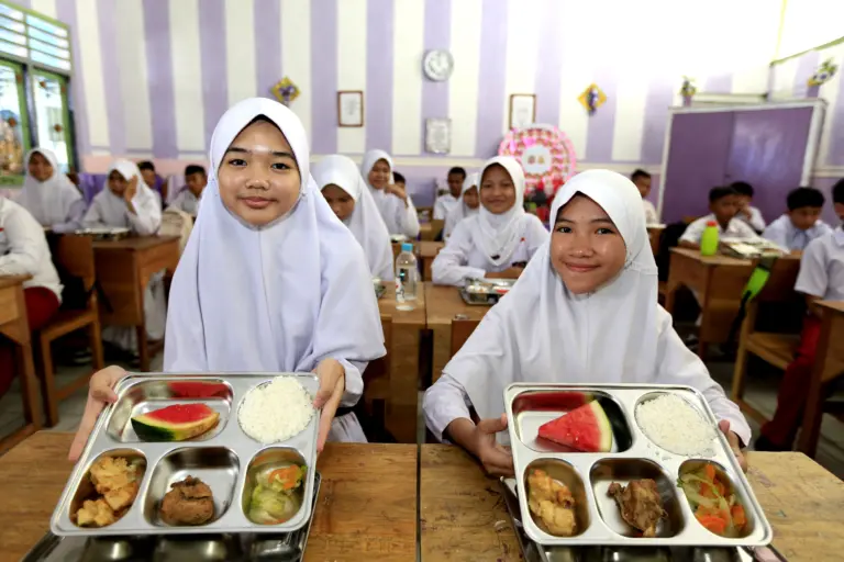 MBG Beri Sumbangsi Pertumbuhan Ekonomi Di Jawa Barat, Tapi Dinikmati Oleh Siapa?