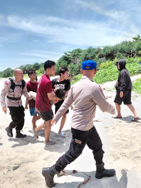 Wisatawan Asal Bandung Terseret Ombak di Pantai Karangpapak Garut, Satu Masih Hilang