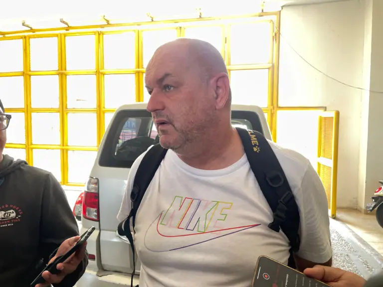 Bojan Hodak Pastikan Persib Telah Minta Penundaan Jadwal Kontra Malut United Bojan Hodak Pastikan Persib Telah Minta Penundaan Jadwal Kontra Malut United