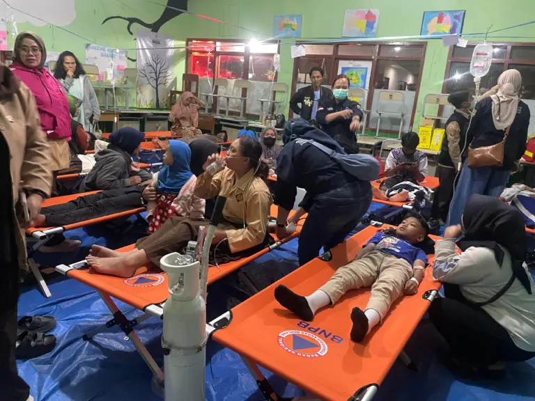 Puluhan Siswa di Cisarua Diduga Keracunan Usai Santap Menu Program Makan Bergizi Gratis Puluhan Siswa di Cisarua Diduga Keracunan Usai Santap Menu Program Makan Bergizi Gratis