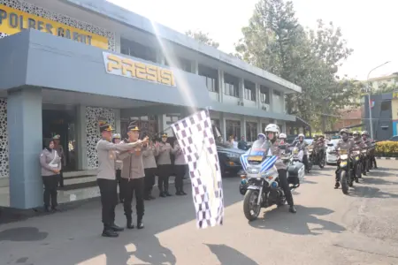 Polres Garut Luncurkan Patroli Polwan Intan Polres Garut meluncurkan Patroli Polwan Intan di Lapangan Apel Mapolres Garut, Kecamatan Karangpawitan, Minggu (19/10/2025). (ridaningsih/koranmandala)