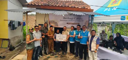Semarak Hari Listrik Nasional ke – 80, PLN UP3 Bandung Gelar Berbagi Cahaya dan Penyalaan Serentak Light Up the Dream