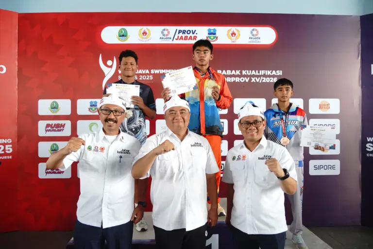 Bupati Nilai West Java Swimming Championship and Short Course 2025 Berikan Dampak Besar untuk Garut Bupati Garut Abdusy Syakur Amin menghadiri pembukaan West Java Swimming Championship and Short Course 2025 di Gelanggang Akuatik Talaga Bodas SOR RAA Adiwijaya, Kecamatan Tarogong Kidul, Sabtu (25/10/2025). (ridaningsih/koranmandala)