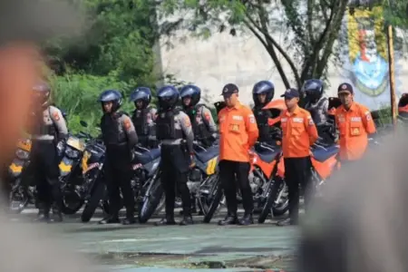 Kabupaten Bandung Siagakan 800 Personel Hadapi Musim Hujan Forum Koordinasi Pimpinan Daerah dan instansi terkait menggelar Apel Kesiapsiagaan Bencana Alam di Lapangan Panahan SOR Si Jalak Harupat, Kabupaten Bandung, Jumat (31/10/2025). (istimewa)