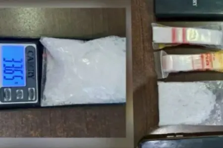 Polres Karawang Gagalkan Peredaran Sabu di Ciampel Barang bukti sabu yang berhasil diamankan Polres Karawang dalam pengungkapan kasus narkotika.