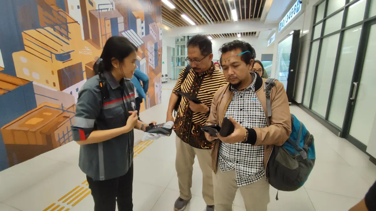 Proses penerbitan tiket Whoosh