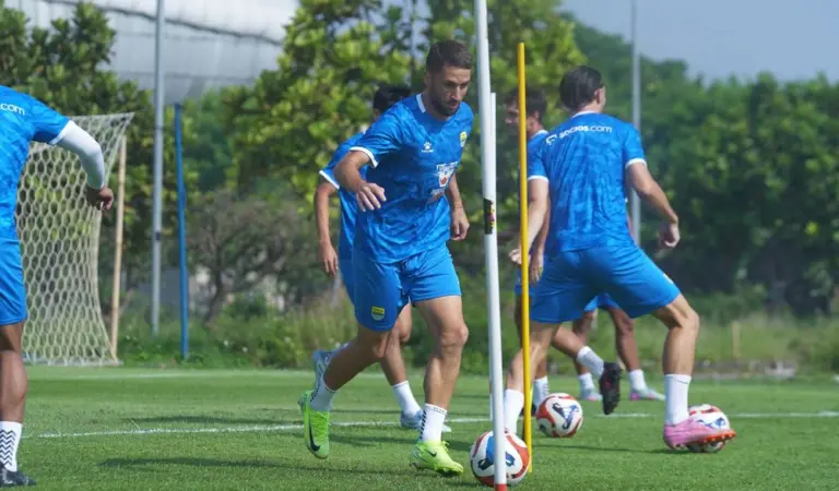 Prediksi Susunan Pemain PSBS Biak vs Persib Bandung