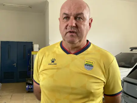 Geram Dengan Penerjemah Yang Memojokan Pemainnya, Bojan Hodak : Lebih Baik Fokus Pada Perkerjaannya Geram Dengan Penerjemah Yang Memojokan Pemainnya, Bojan Hodak : Eliano Pemain Top