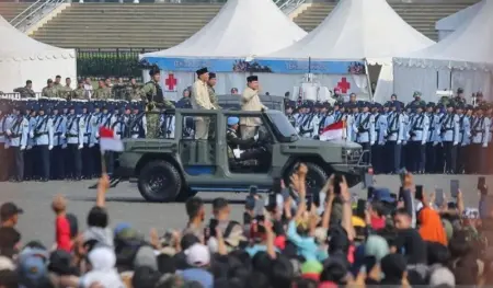 Presiden Prabowo Subianto melakukan inspeksi pasukan saat upacara puncak peringatan HUT ke-80 TNI di Lapangan Silang Monas, Jakarta, Minggu (5/10/2025). (istimewa)