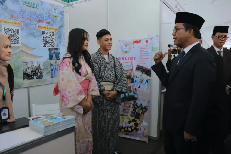Bupati Bandung Dadang Supriatna meninjau Job Fair di Plaza Upakarti, Rabu (1/10/2025). (istimewa)