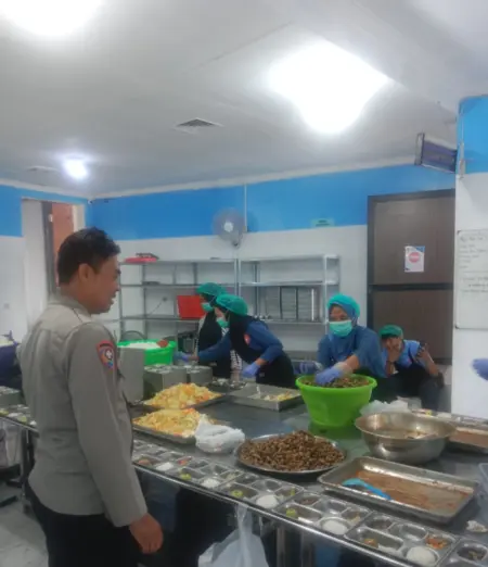Polsek Leuwigoong Gelar Kontrol ke SPPG Dapur Sehat Merah Putih Polsek Leuwigoong Gelar Kontrol ke SPPG Dapur Sehat Merah Putih