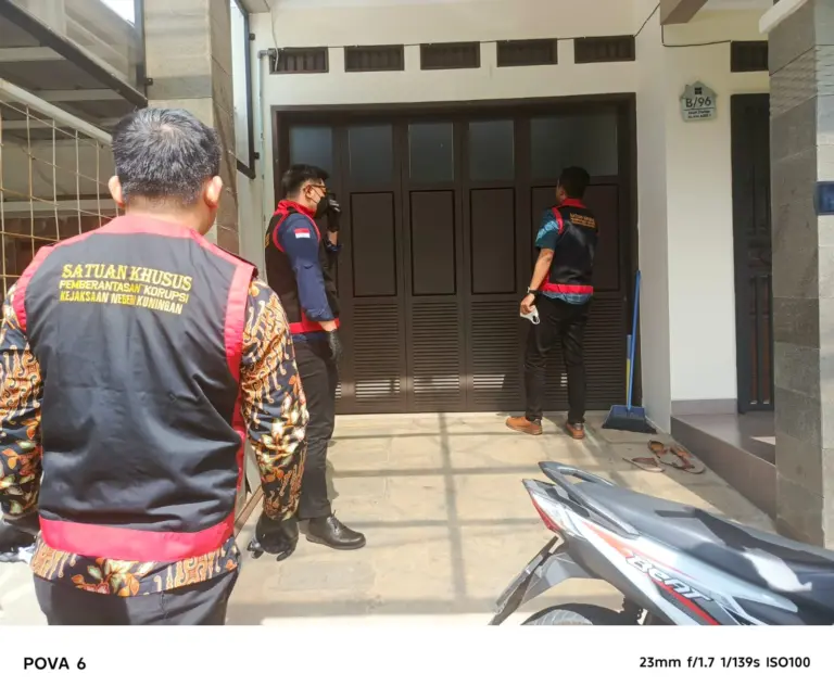 Penggelapan Dana Nasabah Capai 9 M Rumah R Digeledah Kejaksaan