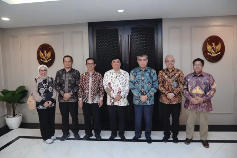 Bupati Garut Jajaki Kerja Sama dengan Kemnaker untuk Perluas Lapangan Kerja Bupati Garut Jajaki Kerja Sama dengan Kemnaker untuk Perluas Lapangan Kerja