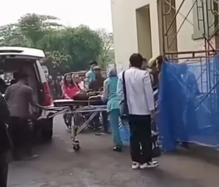 Pekerja Jatuh dari Lantai Enam RS Santosa Kopo, Tubuh Terpental Sebelum Hantam Tanah Pekerja Jatuh dari Lantai Enam RS Santosa Kopo, Tubuh Terpental Sebelum Hantam Tanah