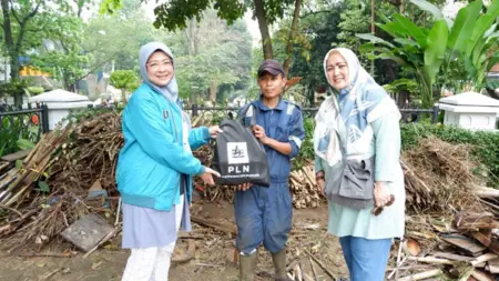 PLN UP3 Bandung Tebar Kebaikan Lewat Program Jumat Berkah