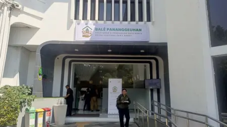 Pemprov Jabar Buka Posko Pengaduan di Gedung Sate, Fokus pada Masalah Kesehatan, Pendidikan, dan Hukum Pemprov Jabar Buka Posko Pengaduan di Gedung Sate, Fokus pada Masalah Kesehatan, Pendidikan, dan Hukum