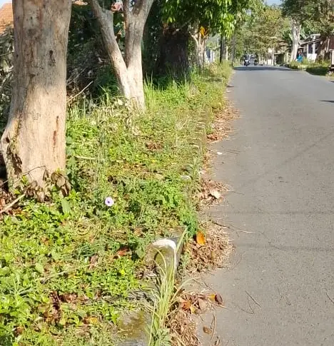 Trotoar di Jalan Cigugur Kuningan Tak Terawat, Warga Soroti Kinerja Pemkab