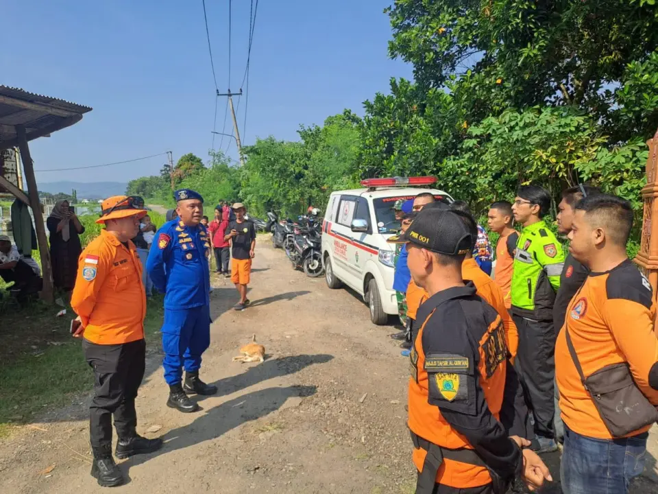 Diduga Bunuh Diri Pria Lompat ke Sungai Citarum di Klari, Tim SAR Gabungan Lakukan Pencarian