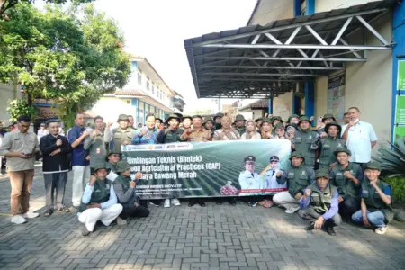 Bupati Garut Abdusy Syakur Amin Lepas Peserta Pelatihan Hulu-Hilir Bawang Merah ke Brebes