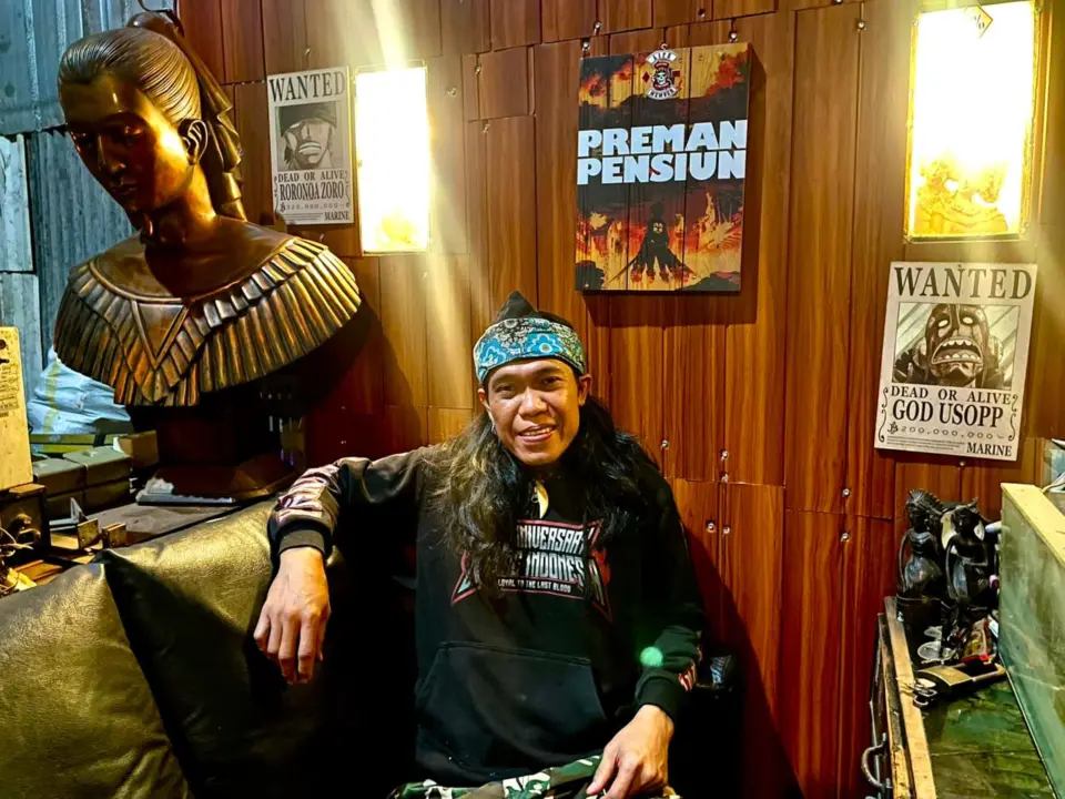 Dari Serbuk Kayu ke Layar Kaca: Kisah Deni Wahyudi, Si “Usep” Preman Pensiun