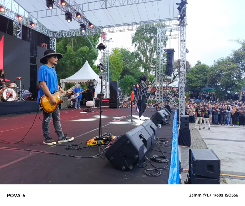 Konser Band KOTAK Guncang Kuningan, Ribuan Warga Tumpah Ruah di Pandapa Paramarta