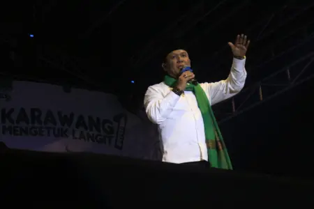 Kang Jimmy Sesalkan Tayangan Televisi yang Dinilai Menyudutkan Dunia Pesantren Kang Jimmy Sesalkan Tayangan Televisi yang Dinilai Menyudutkan Dunia Pesantren