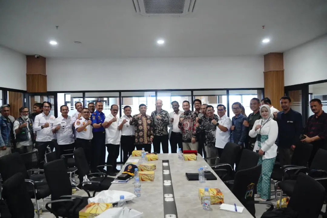 Bupati Garut Terima Tim Vestas Bahas Investasi Pembangkit Listrik Tenaga Bayu di Pesisir Selatan