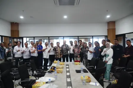 Bupati Garut Terima Tim Vestas Bahas Investasi Pembangkit Listrik Tenaga Bayu di Pesisir Selatan
