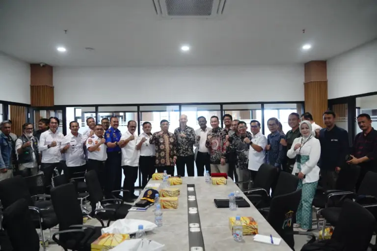 Bupati Garut Terima Tim Vestas Bahas Investasi Pembangkit Listrik Tenaga Bayu di Pesisir Selatan