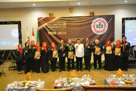 Bupati Garut Buka Seminar Ilmiah dan Lantik Pengurus IDI Garut Periode 2025–2028