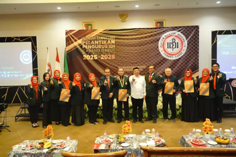 Bupati Garut Buka Seminar Ilmiah dan Lantik Pengurus IDI Garut Periode 2025–2028