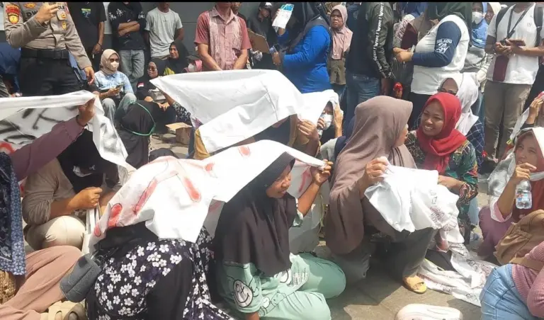 Warga Sumur Kondang Geruduk PT Multi Indo Mandiri