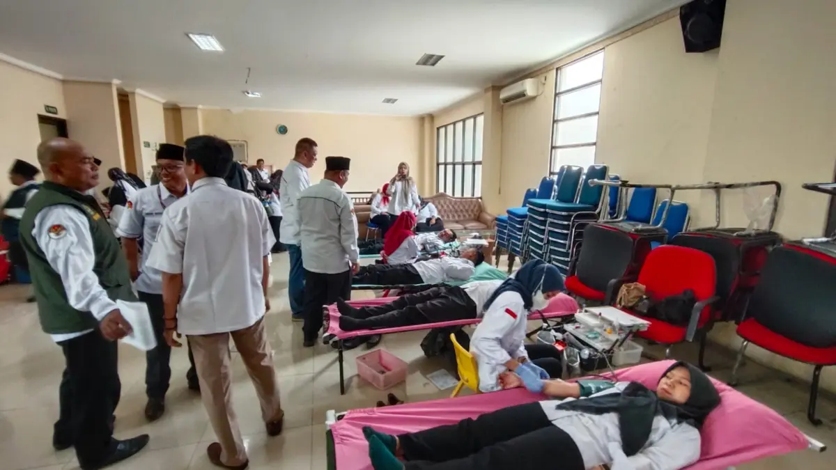 Sambut Hari Santri Nasional 2025, Kemenag Karawang Gelar Donor Darah Bersama PMI