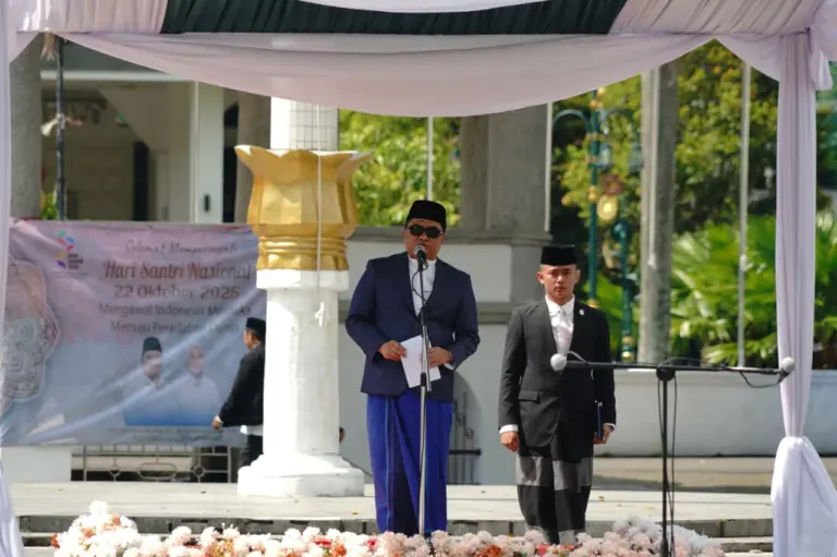 Bupati Garut Pimpin Upacara Hari Santri Nasional 2025: Santri Harus Jadi Pelaku Peradaban Dunia
