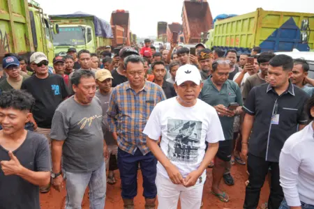 Mulai 2 Januari 2026, Gubernur Jabar Larang Truk ODOL Beroperasi di Seluruh Wilayah Mulai 2 Januari 2026, Gubernur Jabar Larang Truk ODOL Beroperasi di Seluruh Wilayah