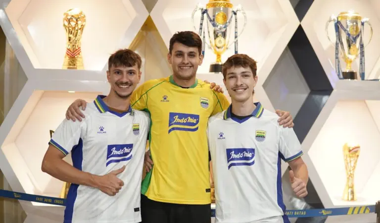 Lagi-Lagi Persib Bandung Memilikat Turis, Kini Dua Orang Asal Swis