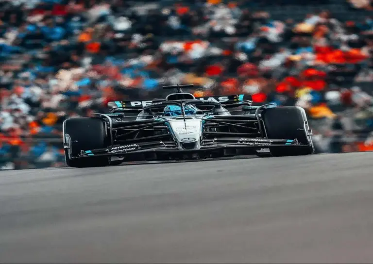 Russell Geber Pole di Singapura, Verstappen Tertahan: Drama Kualifikasi F1 GP Singapura 2025 George Russell raih pole position di GP Singapura 2025